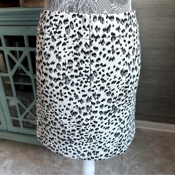LOFT Black & White Animal Print Mini Skirt Size Small (P) - Picture 5 of 12